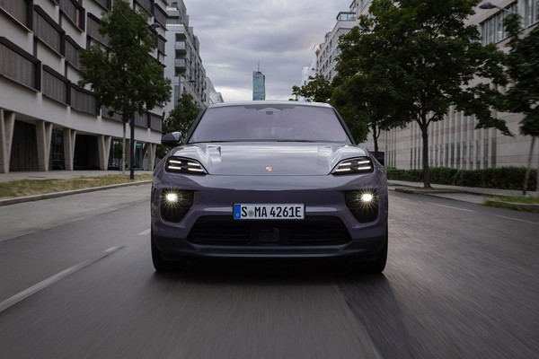 Porsche Macan EV Official