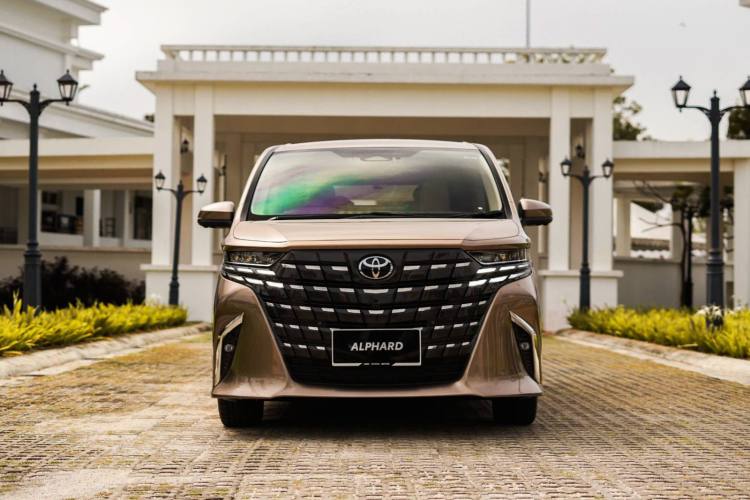 Toyota Alphard Review