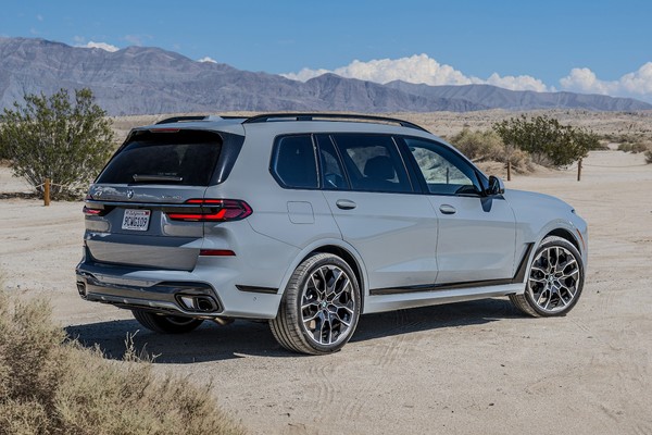 BMW X7 photo