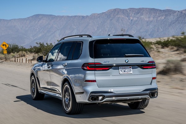 BMW X7 photo