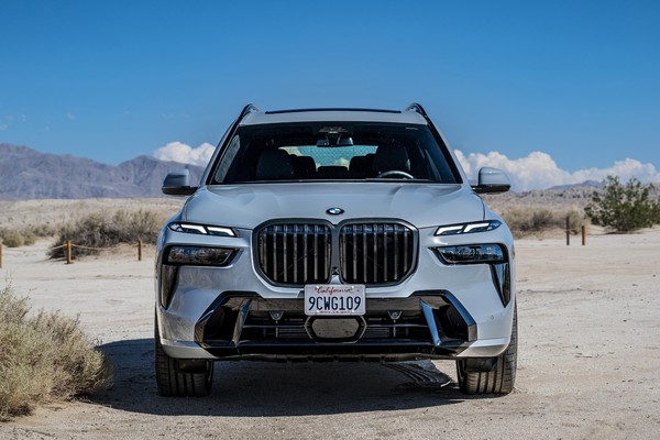 BMW X7 photo