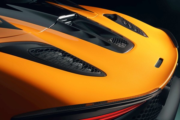 McLaren Artura 2024 photo