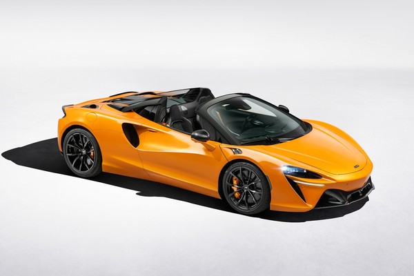 McLaren Artura Official