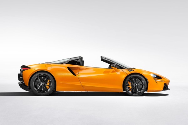 McLaren Artura Official