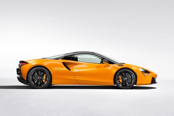 McLaren Artura Official