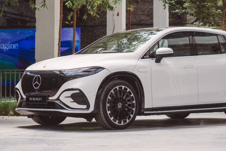 Mercedes-Benz EQS SUV Review