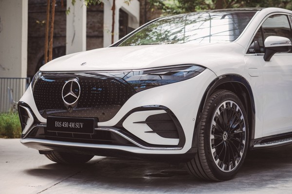 Mercedes-Benz EQS SUV Official