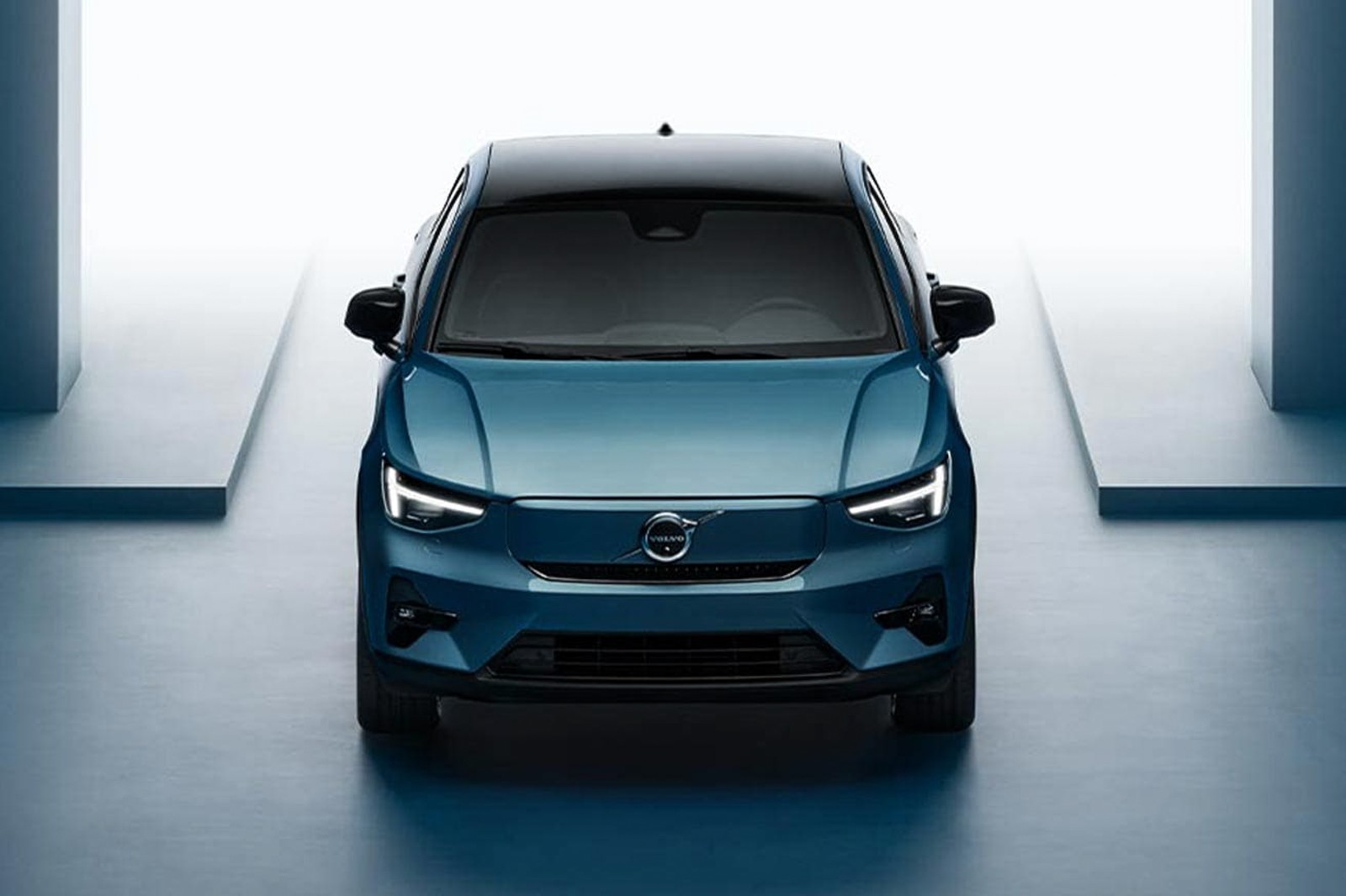 2024 Volvo C40 Recharge photo