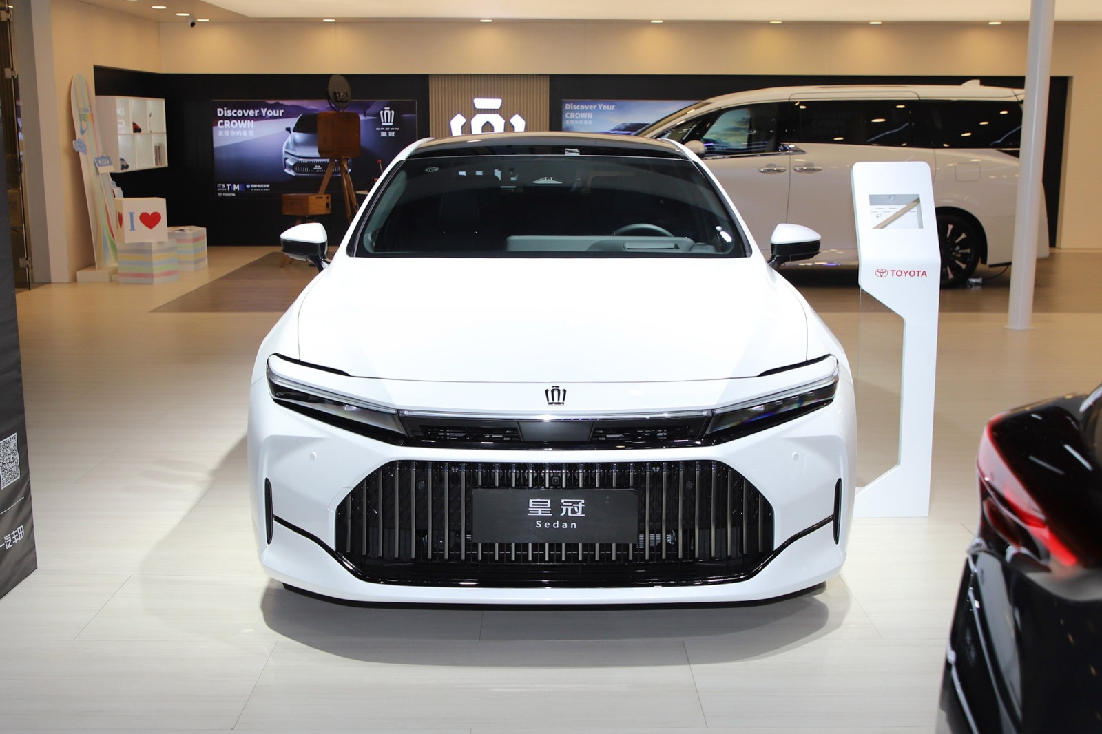 Toyota Crown CN-spec photo