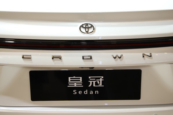 Toyota Crown Exterior