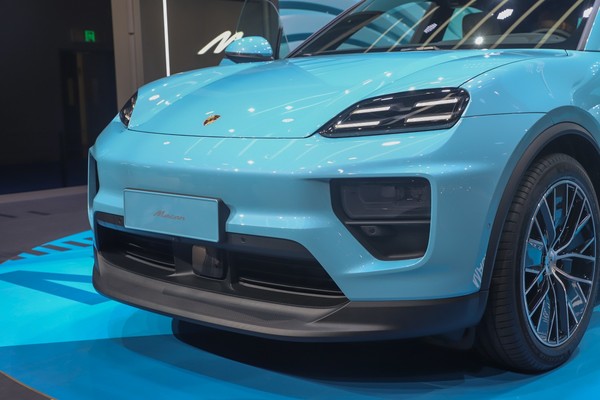 Porsche Macan EV Exterior