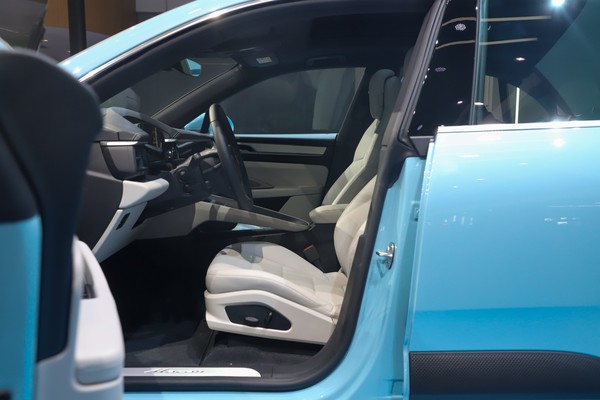 Porsche Macan EV Space