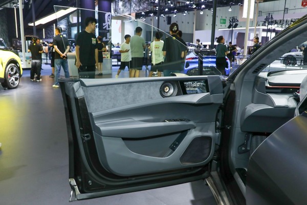 Lotus Emeya Interior