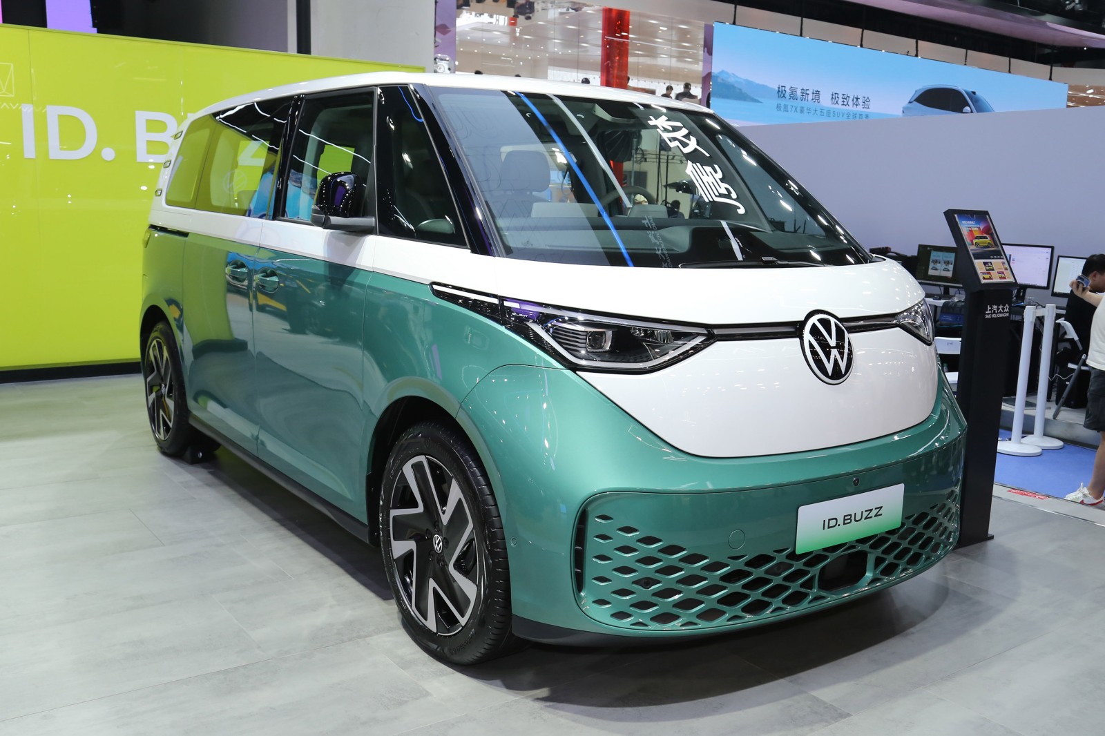 Volkswagen ID.BUZZ 2024 CN-spec photo