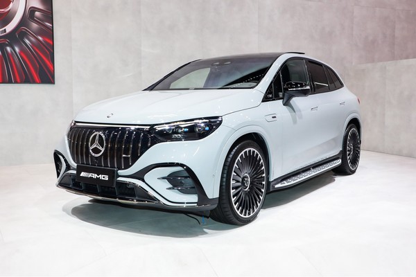 Mercedes-Benz AMG EQE SUV photo