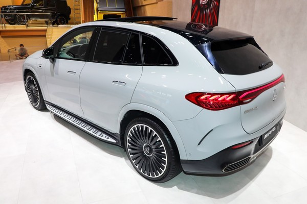 Mercedes-Benz AMG EQE SUV photo