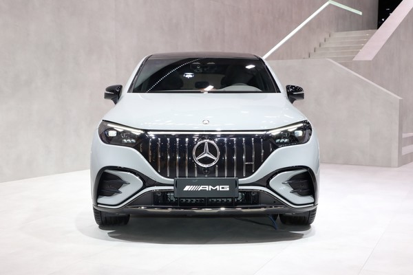 Mercedes-Benz AMG EQE SUV photo