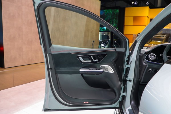 Mercedes-Benz AMG EQE SUV Interior