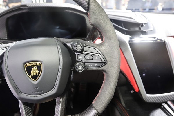 Lamborghini Revuelto Interior