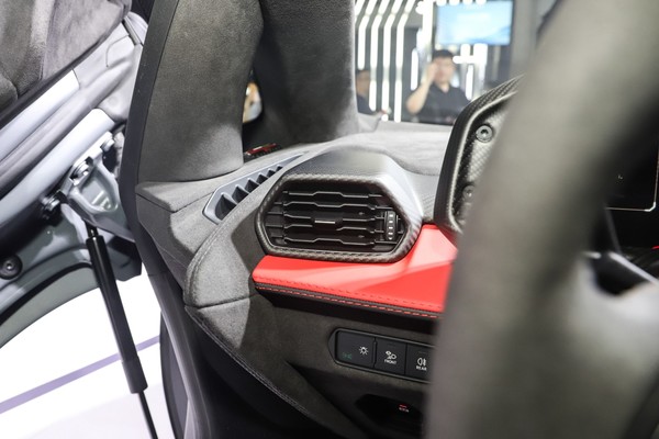 Lamborghini Revuelto Interior