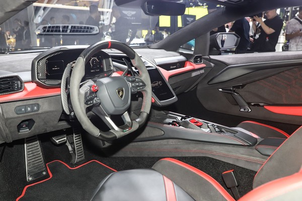 Lamborghini Revuelto Interior