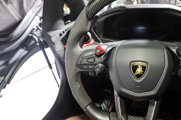 Lamborghini Revuelto Interior