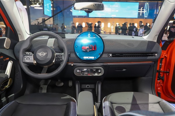 MINI Aceman Interior