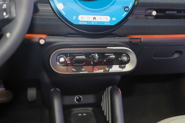 MINI Aceman Interior