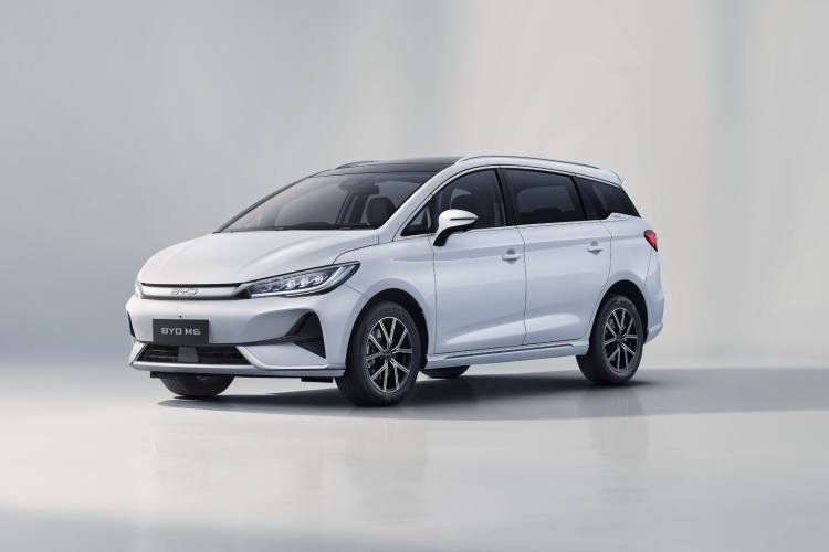 BYD M6 Review