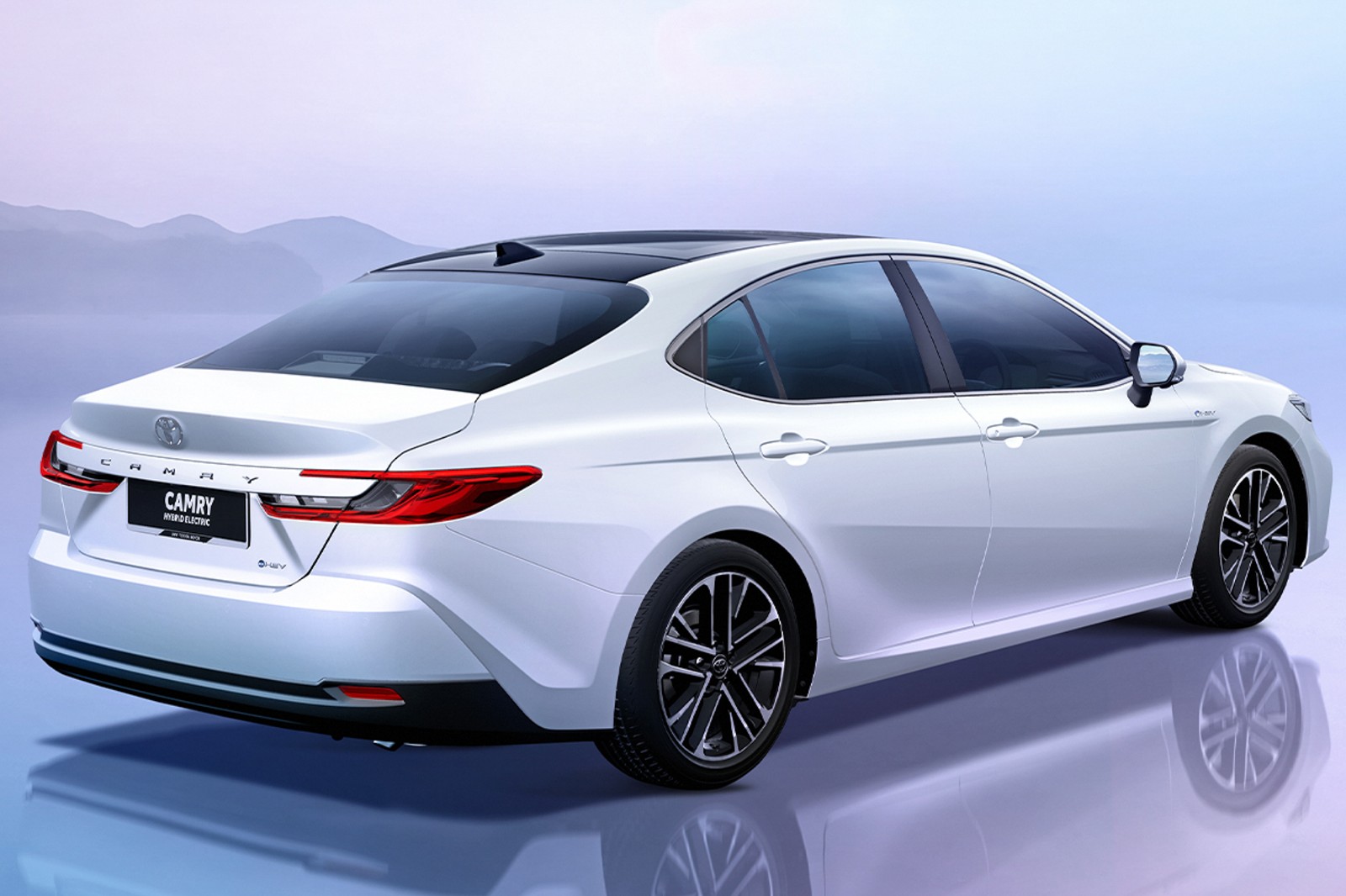 2025 Toyota Camry 2.5 HEV photo