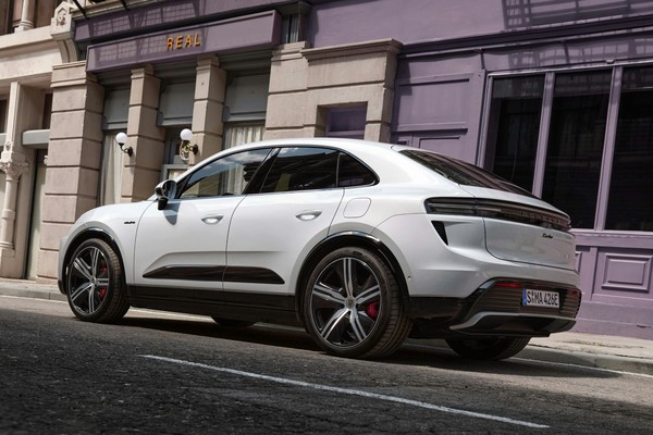 Porsche Macan EV Official