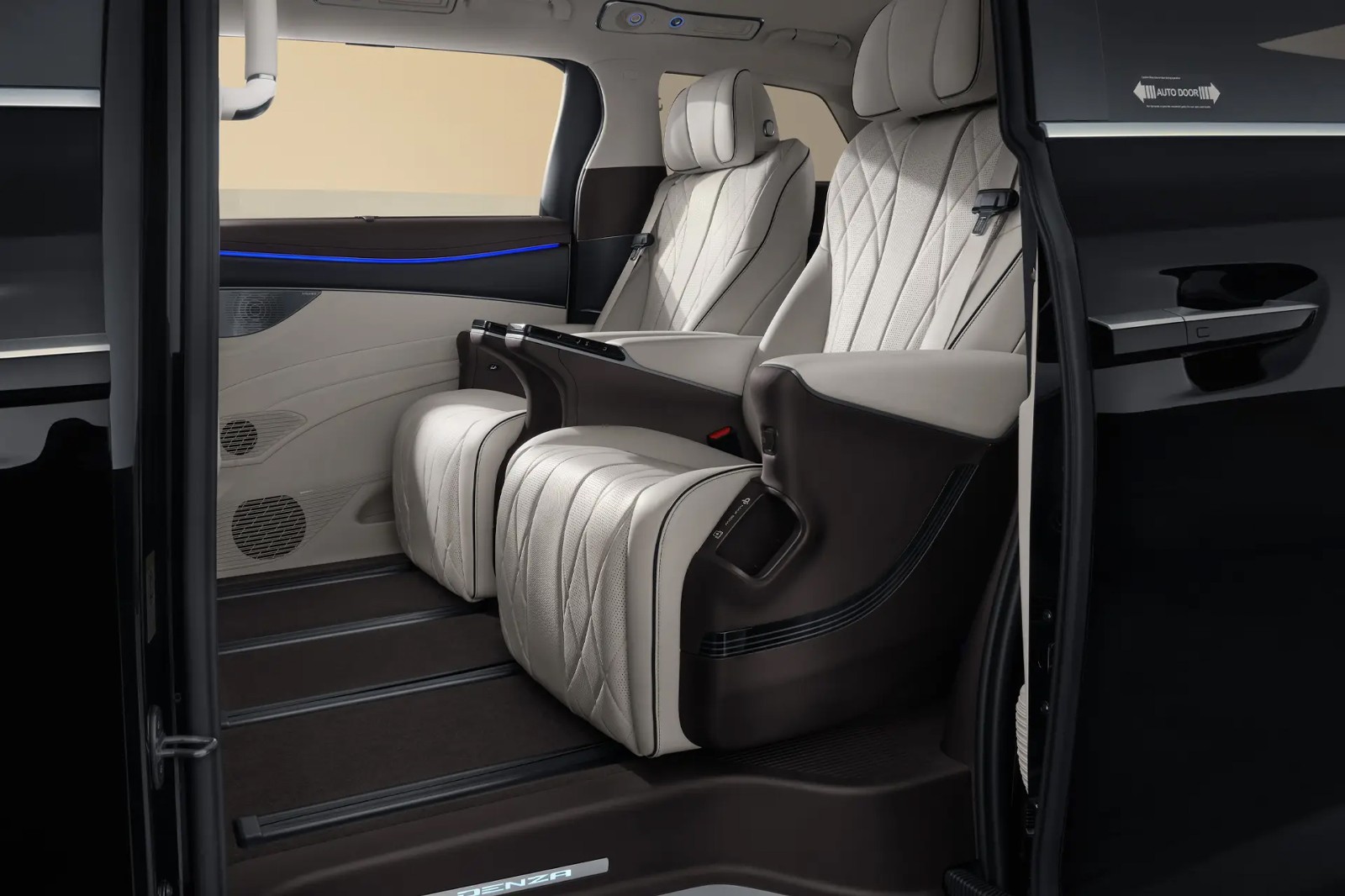 2025 Denza D9 Premium AWD photo