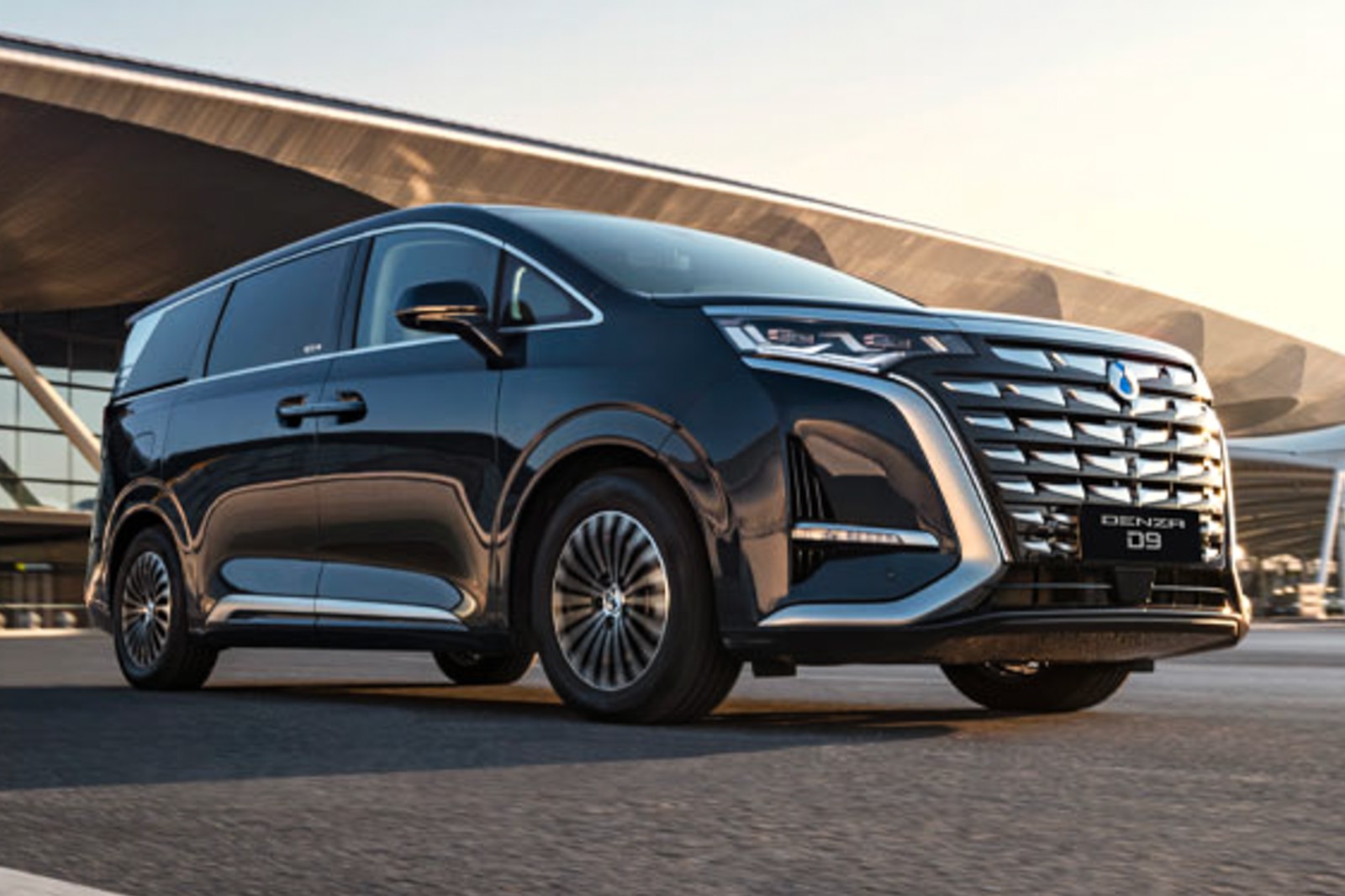 2025 Denza D9 Premium AWD photo