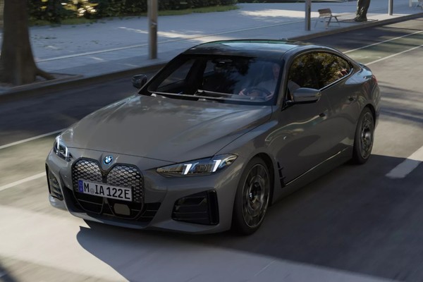 BMW i4 photo