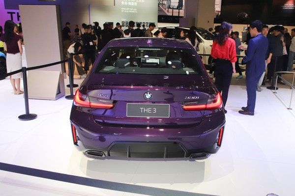 BMW 3 Series photo