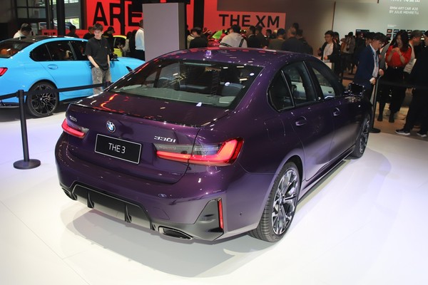 BMW 3 Series photo