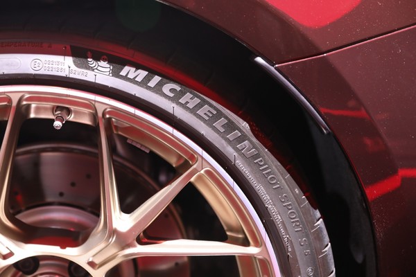 Mercedes-Benz AMG GT Details