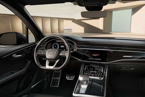Audi Q7 Official