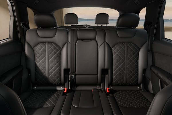 Audi Q7 Official
