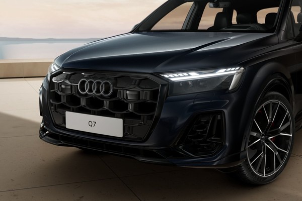 Audi Q7 Official