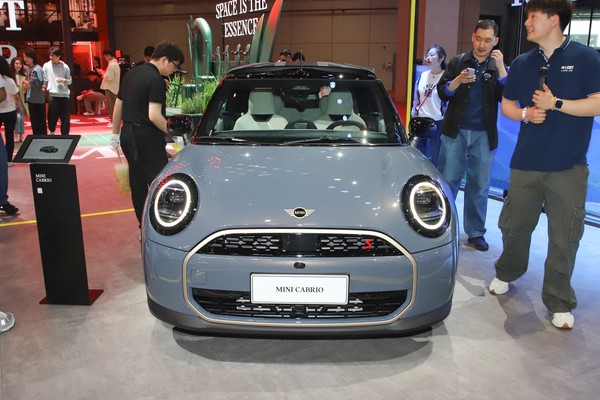 MINI Convertible Exterior