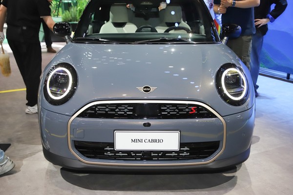 MINI Convertible Exterior