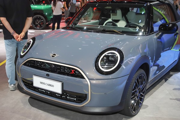 MINI Convertible Exterior