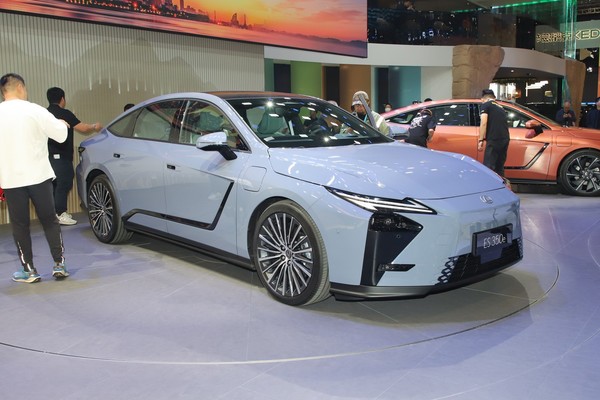 Lexus ES Exterior