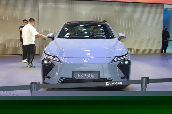 Lexus ES Exterior