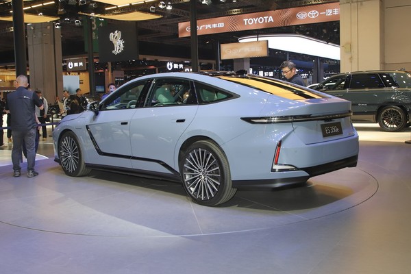 Lexus ES Exterior