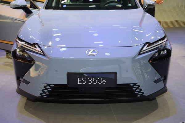 Lexus ES Exterior