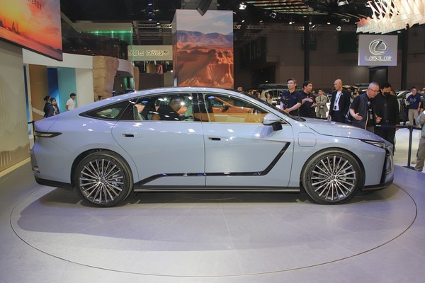 Lexus ES Exterior