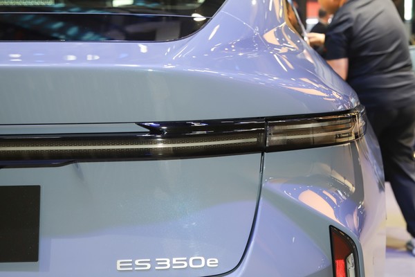 Lexus ES Exterior