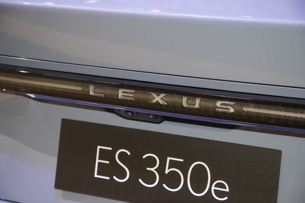 Lexus ES Exterior